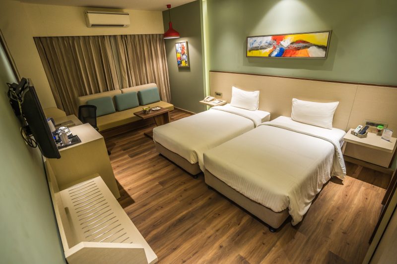 deluxe-room-twin-bed